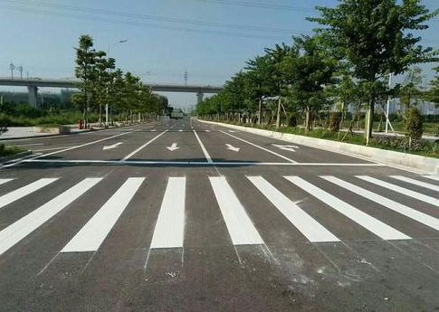 為什么要使用熱熔劃線工藝？熱熔劃線施工有什么優點？